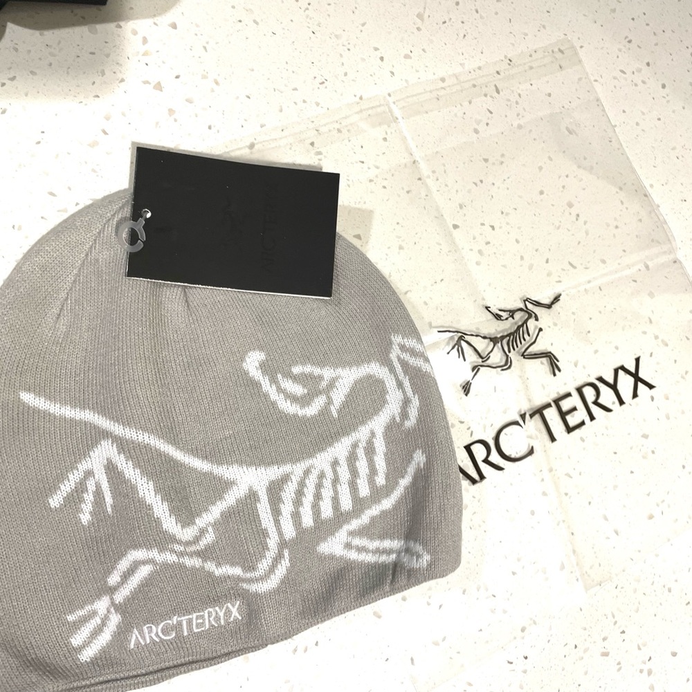 ARC’TERYX BEANIE HAT LIGHT GRAY BRAND NEW